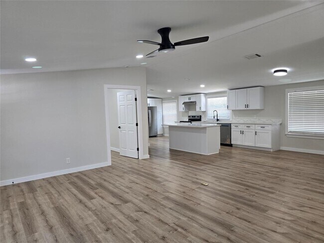 Building Photo - 1304 Eagles Way
