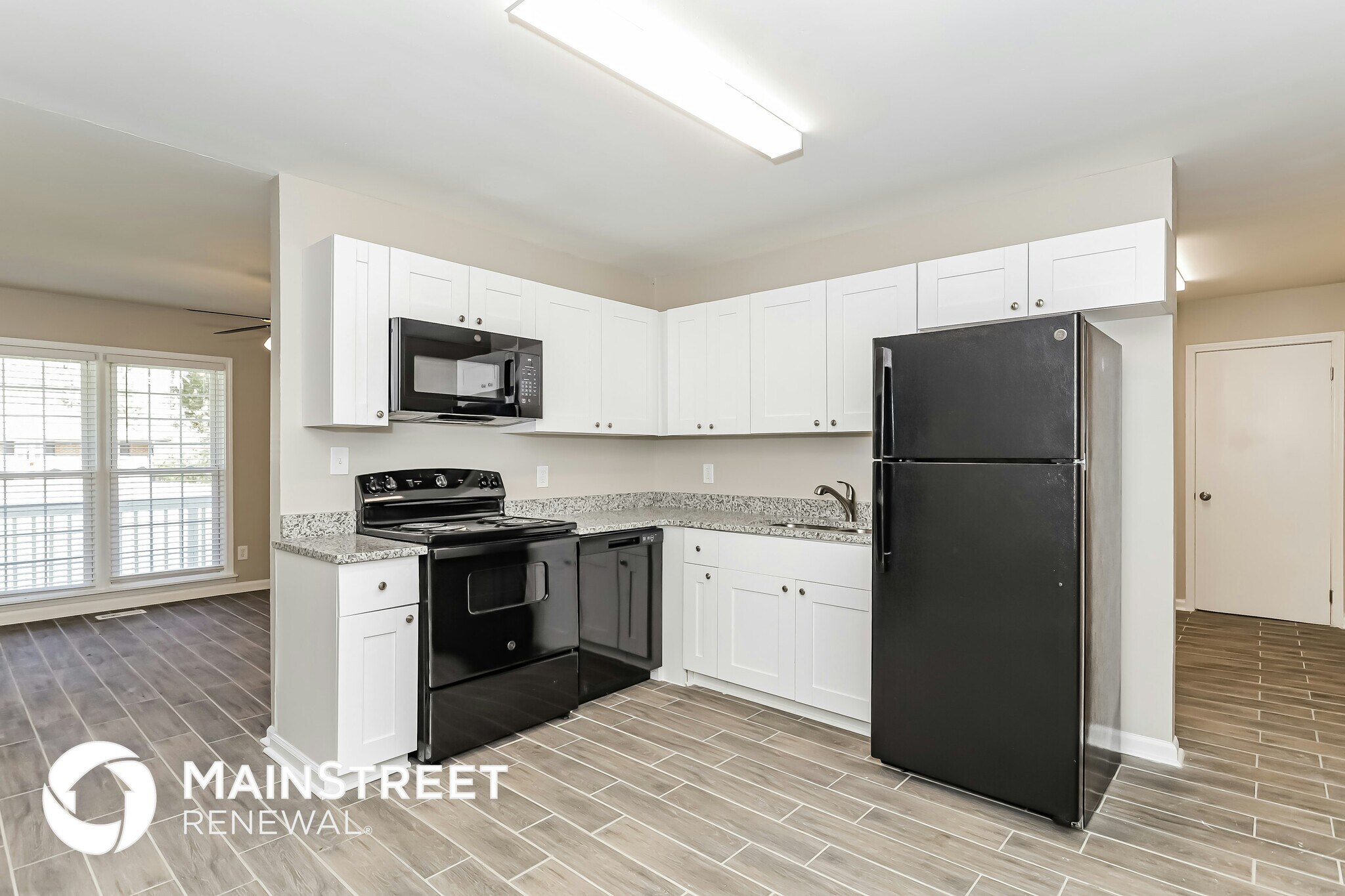 Building Photo - 634 Roxbury Dr