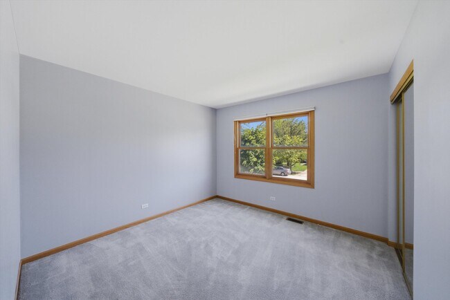 Building Photo - 752 Rosanne St