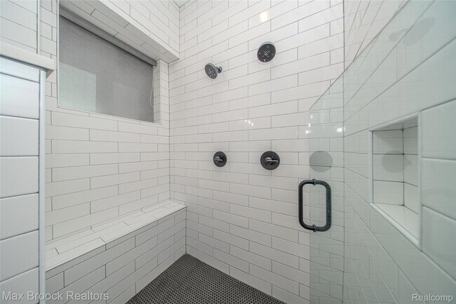 Building Photo - 4530 Commonwealth St