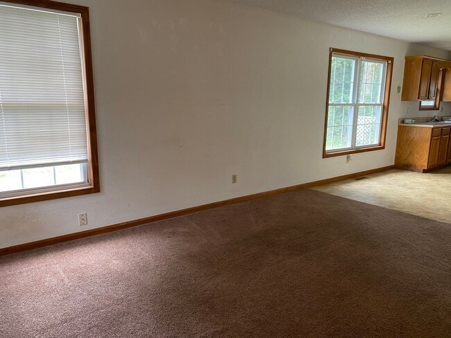 Building Photo - 2 Bedroom | 2 Bathroom | 2 Car Garage, 110...