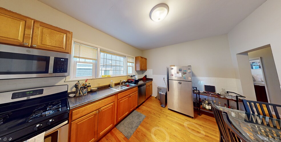 Building Photo - 27 Tufts St