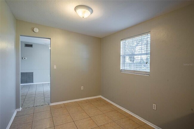 Building Photo - 3007 Willow Ave