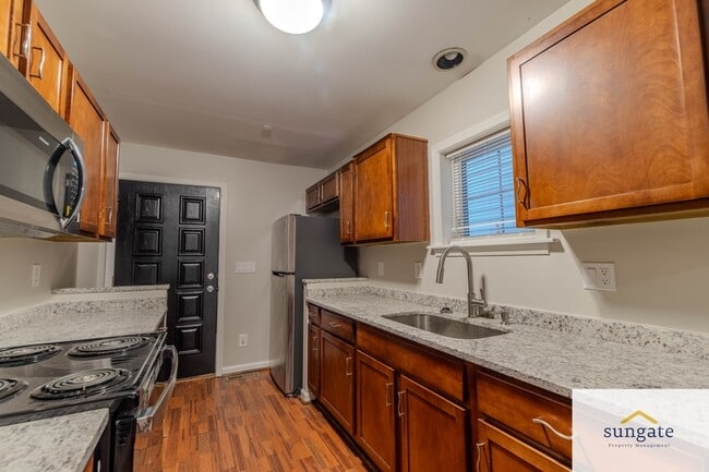 Building Photo - 2410 E Fayette St