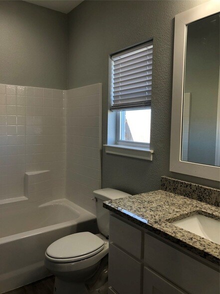 Building Photo - 110 Oakland St