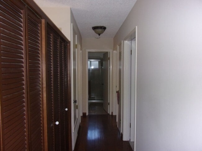 Building Photo - 718 Linwood St