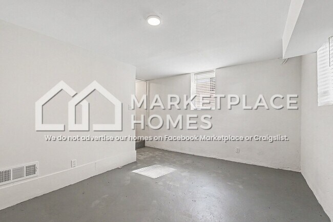 Building Photo - 1433 Sharon St NW
