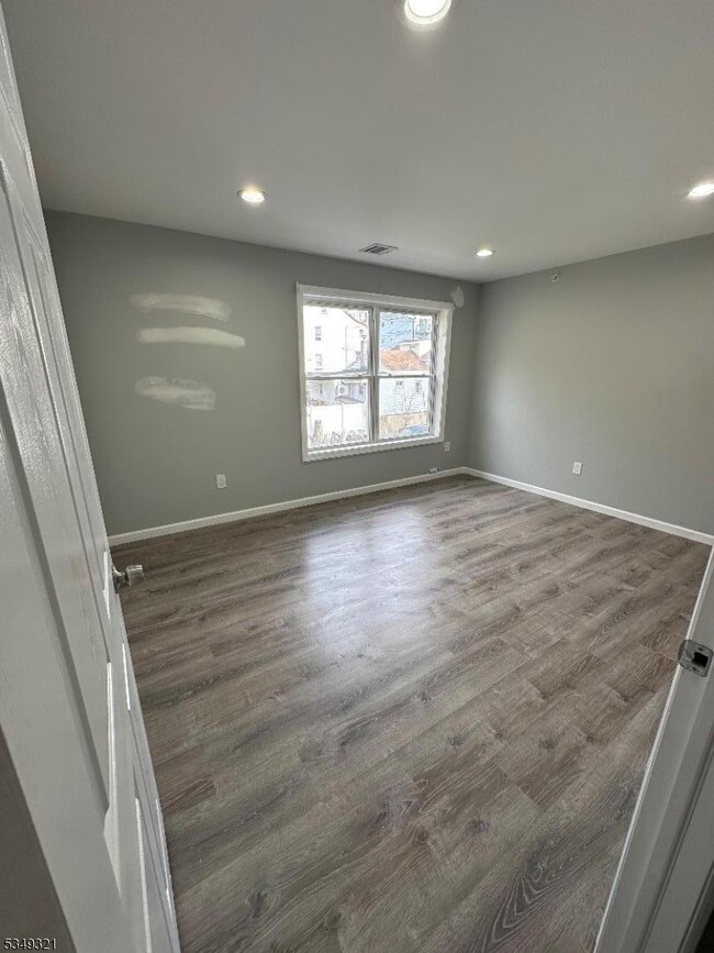 Building Photo - 307 Caldwell Ave