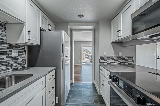 Building Photo - 2BD, 1BA Remodeled Westminster Condo. One Parking Spot. Washer/ Dryer Included.