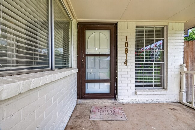 Building Photo - 10814 Parkland Woods Dr