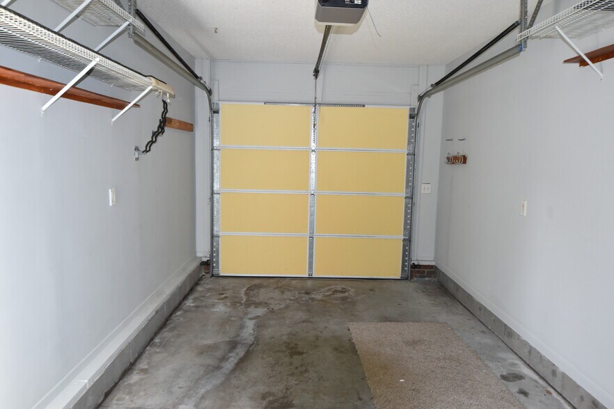 Building Photo - 4824 Weybridge Ln