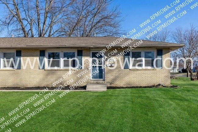Primary Photo - 213 NW Arlan Dr
