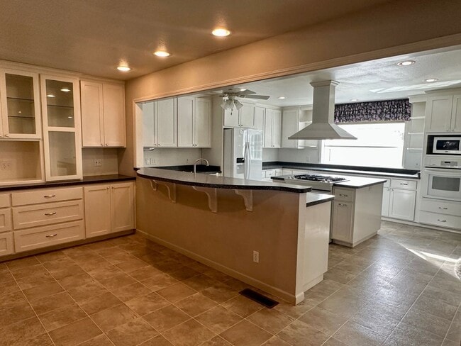 Building Photo - Beautiful Country Home! With Bonus Office/Den Room