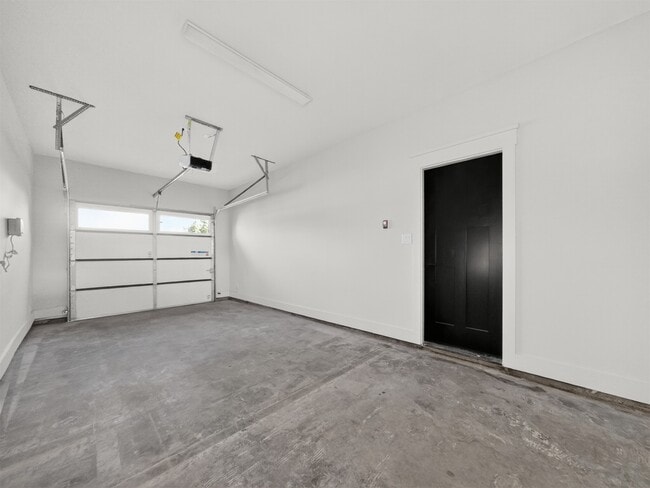 Building Photo - 5619 Chapman St