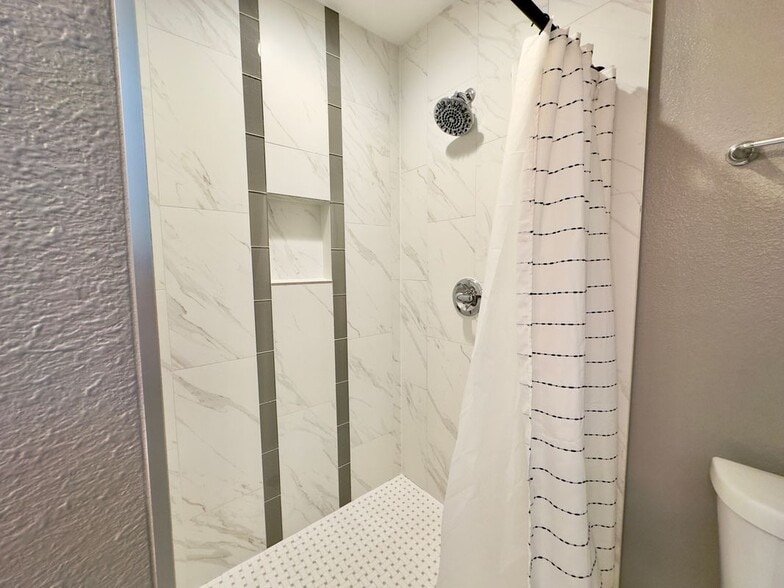 Building Photo - 1716 W Mayfield Rd