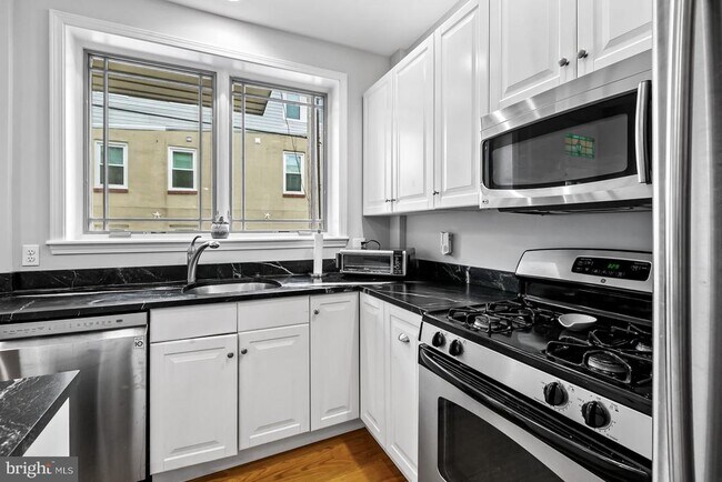Building Photo - 3115 Foster Ave