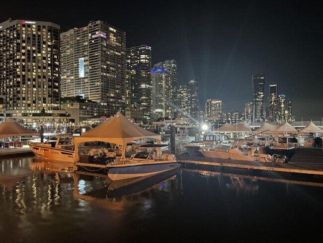 Building Photo - 1750 N Bayshore Dr