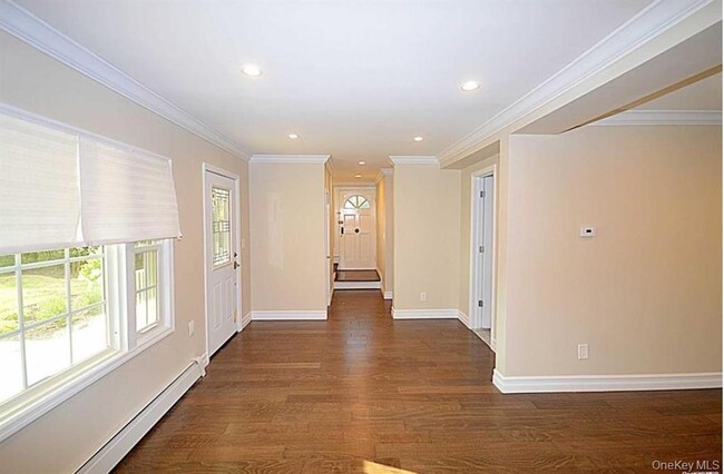 Building Photo - 4 Addison Ln