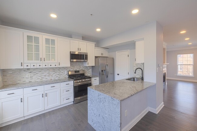 Building Photo - 904 Crestfield Dr