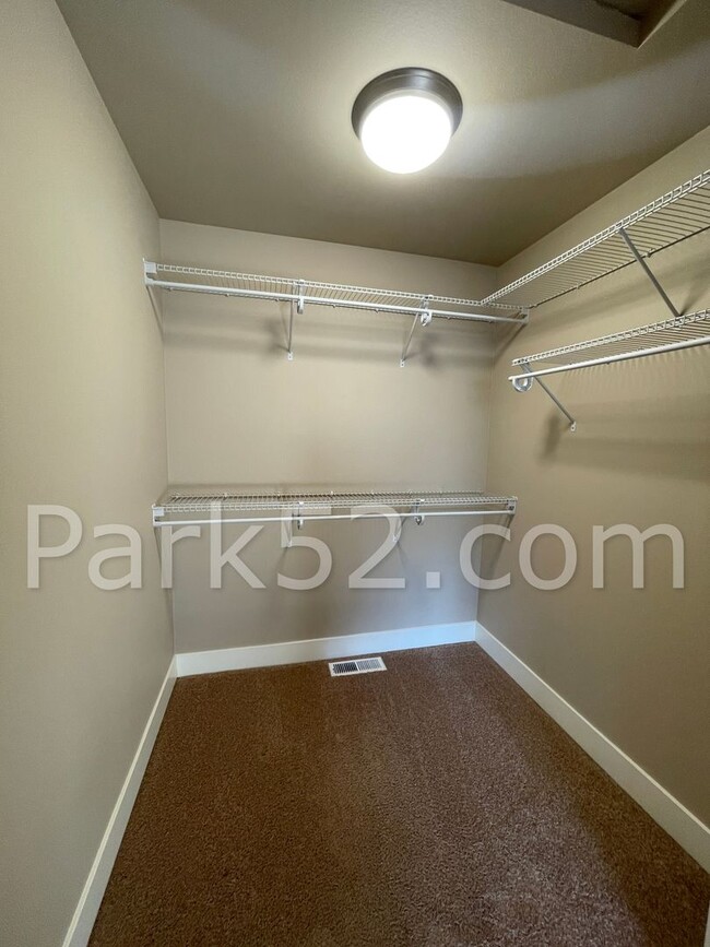 Building Photo - 3 Bedroom Townhouse in Olympia