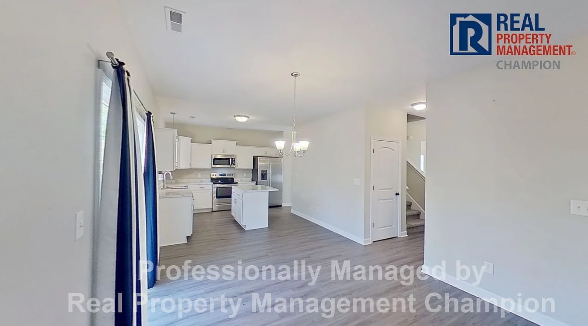 Building Photo - 1003 Marston Dr