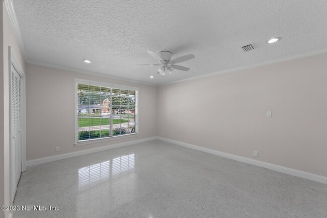 Building Photo - 221 Pablo Rd