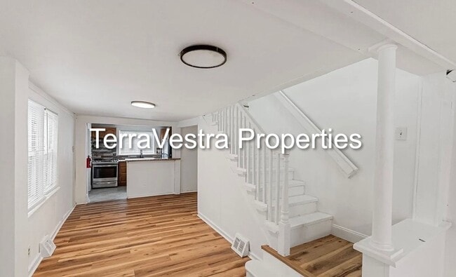 Building Photo - 2 Bed Single Family in Gloucester City! El...