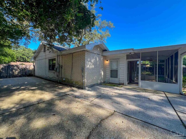 Building Photo - 5891 Avondale Rd