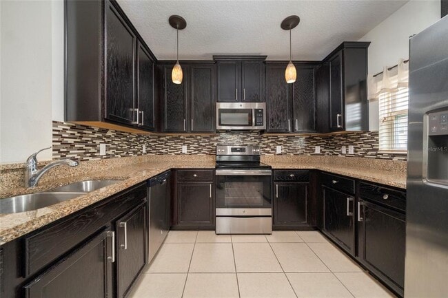 Building Photo - 212 Primrose Dr