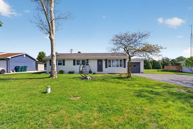 Building Photo - 2091 IL-102
