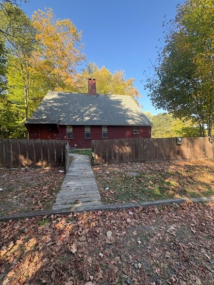Primary Photo - 2860 Whitney Ave