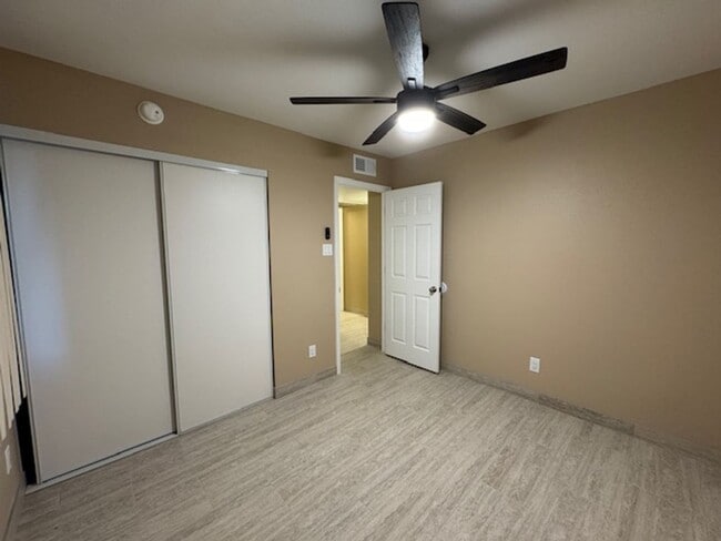 Building Photo - 3 Bedroom 2 Bathroom House FOR RENT