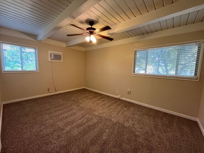 Building Photo - 2 bed 1 bath single family home with back yard and garage space