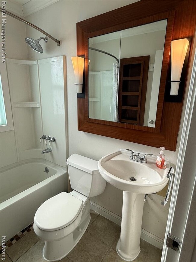 Building Photo - 12050 Cavell St