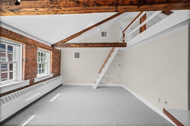 Building Photo - 4 Inn St