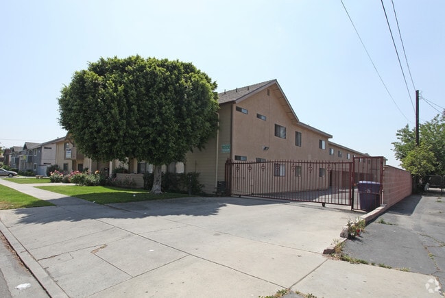 11134 Arminta St - Arminta Apts