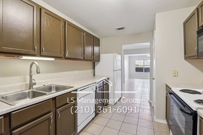 Building Photo - 7636 Oak Chase