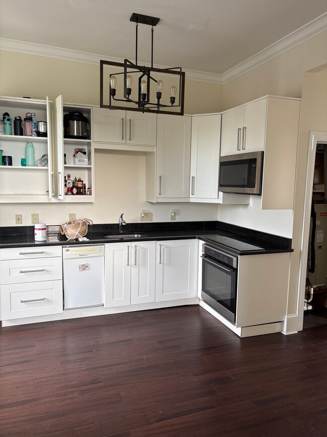 Kitchen - 10 N Main St