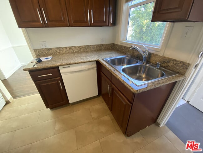 Building Photo - 1440 S Sherbourne Dr