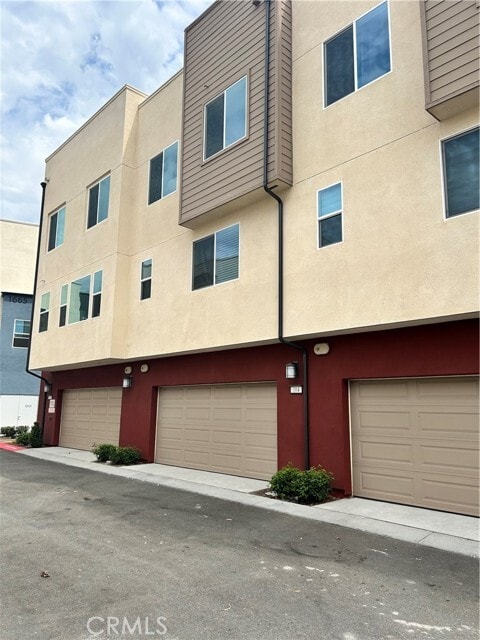 Building Photo - 1669 W Lincoln Ave