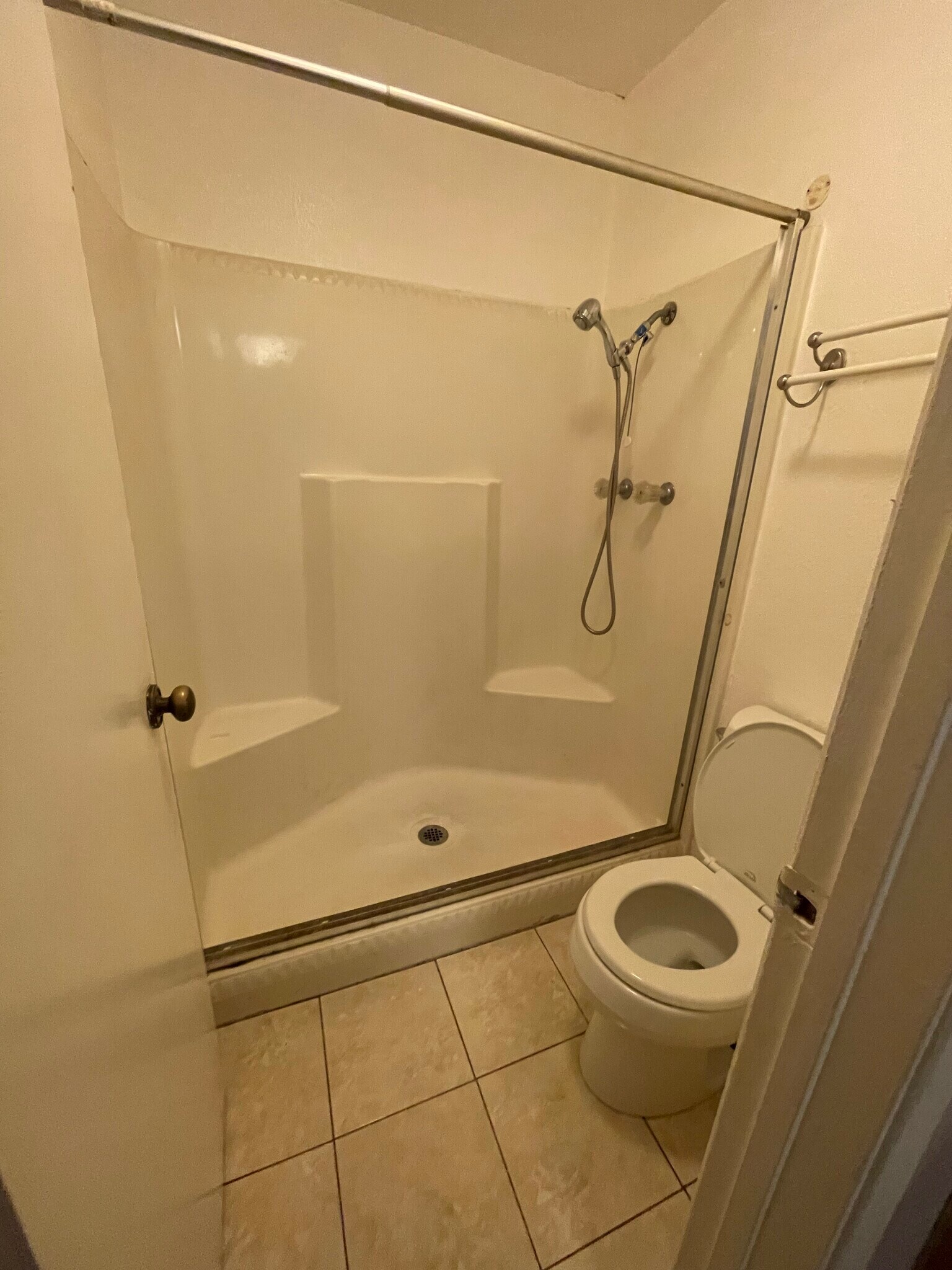 Standing shower main bedroom - 1271 Parkway Dr