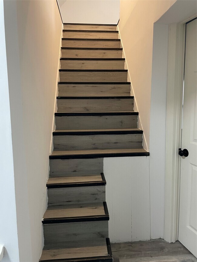 Building Photo - 50 Schubert St