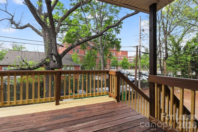 Building Photo - 1418 Park Dr