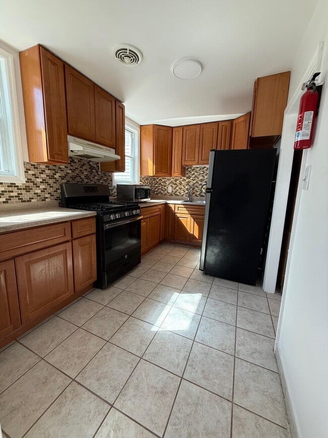 Building Photo - 85 Kearney Ave