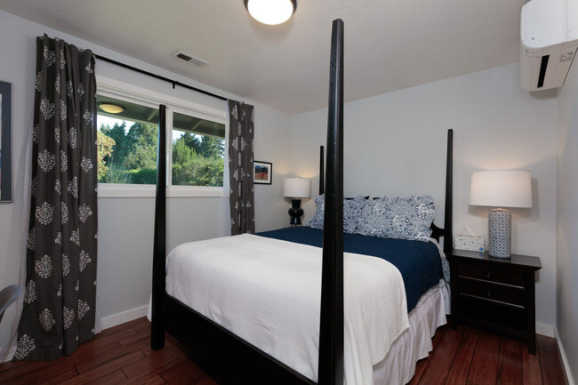 Building Photo - 4264 Belmont Dr