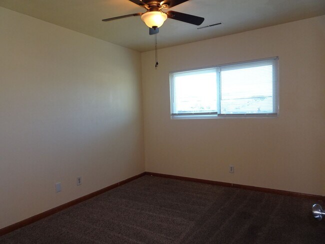 Building Photo - 2 Bedroom 1 Bathroom Apartment Rental in N...