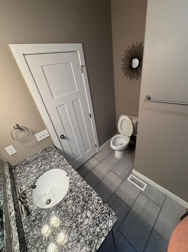 Building Photo - $2800 - 4 Bed 3 Bath Home in Westside Siou...