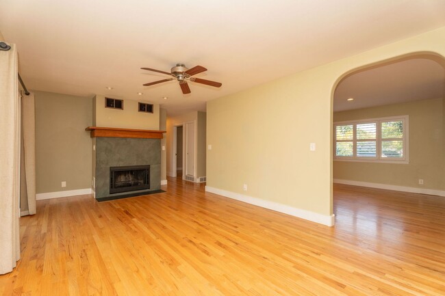 Building Photo - $500 off December for IMMEDIATE MOVE IN - ...