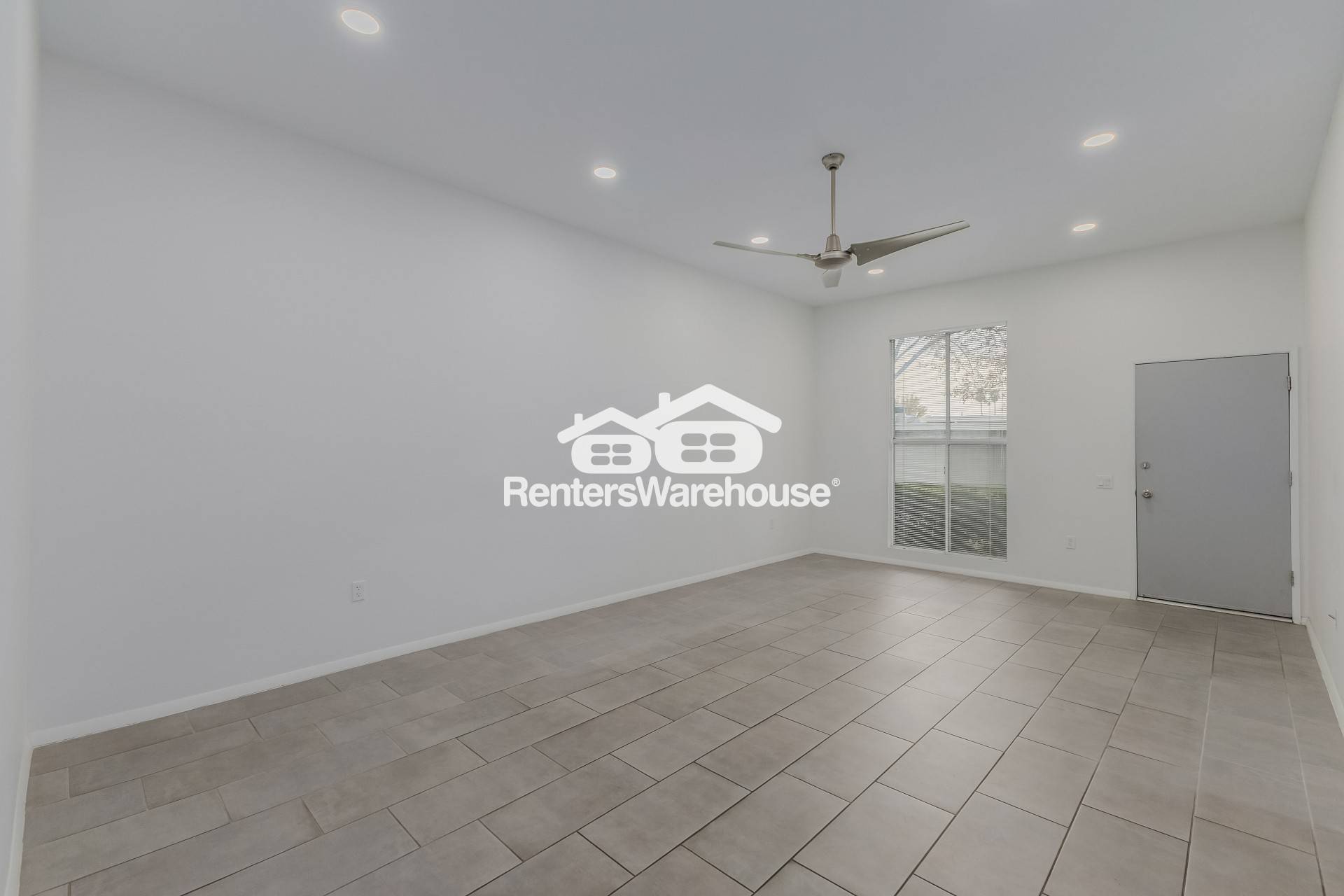 Building Photo - 13211 N Cedar Dr