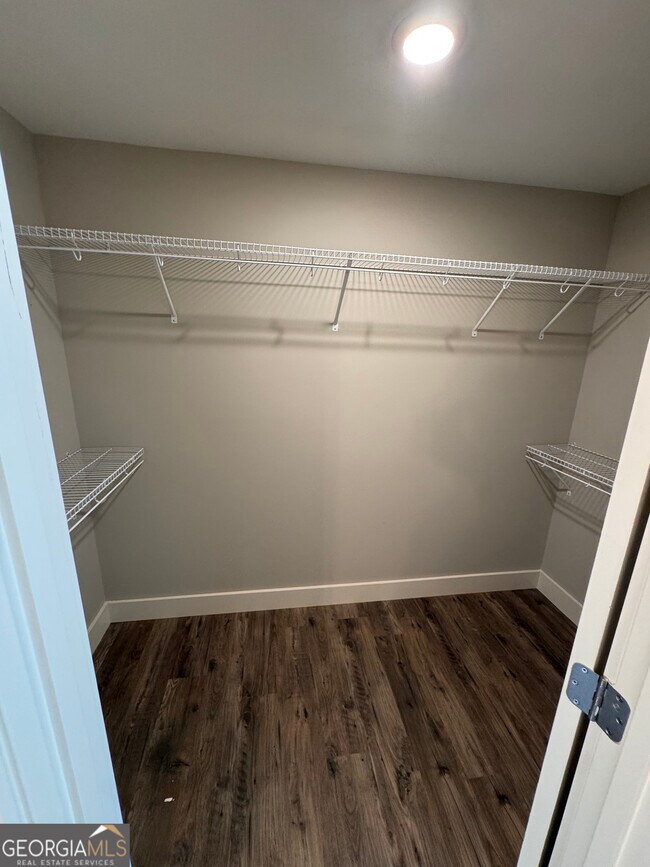 Building Photo - 186 Maret St